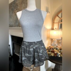 EUC! ATHLETA MESH RACER RUN MID RISE 4 SHORT size small